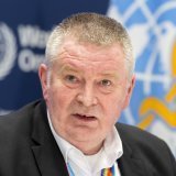 Le directeur adjoint de l'Organisation mondiale de la santé (OMS) Michael Ryan a reçu un vibrant hommage des Etats membres (archives). KEYSTONE/EPA/SALVATORE DI NOLFI